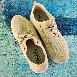 NWOT Propet Shoes!! Cream Metallic, Size 7 ½ W(D)